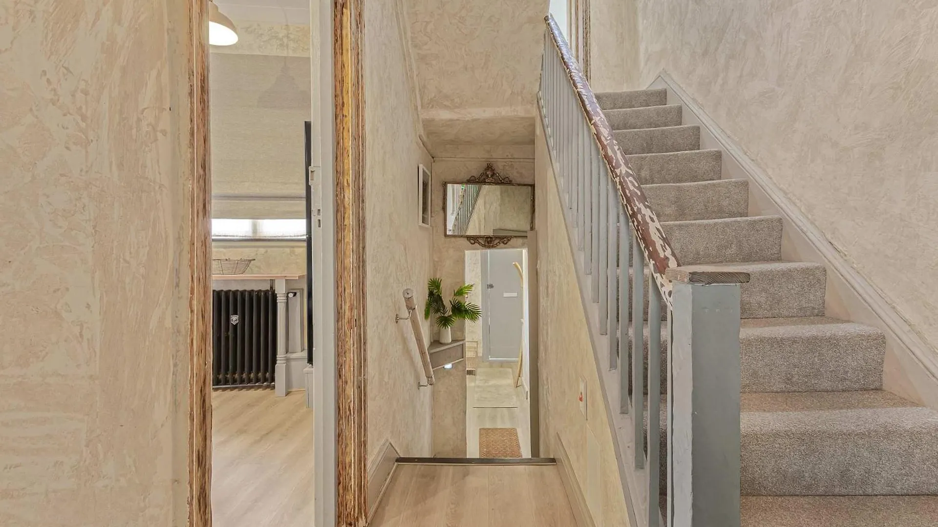 Quirky & Wonky Inn - 4 Bd Brighton Apartman
