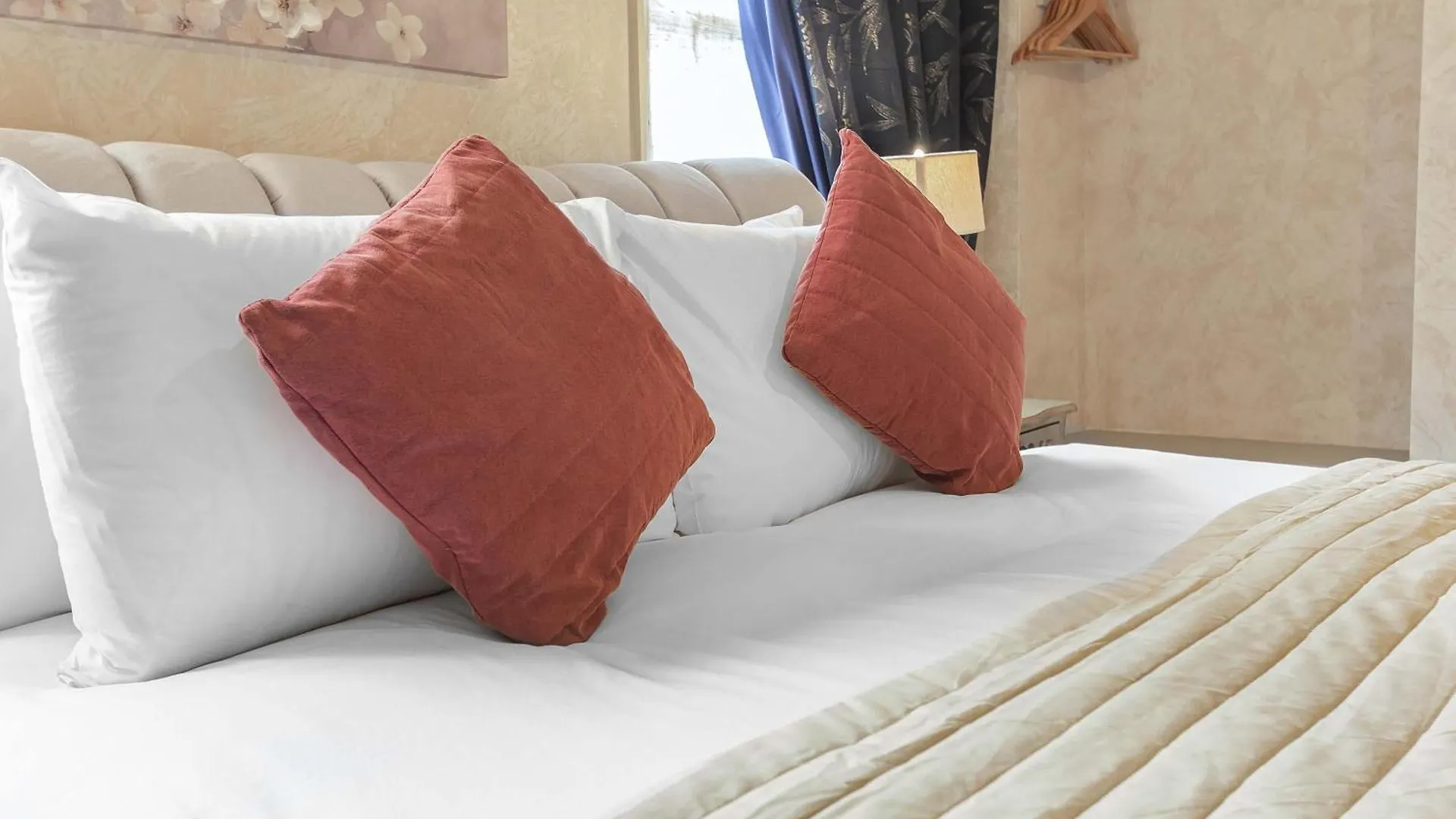Quirky & Wonky Inn - 4 Bd Hove