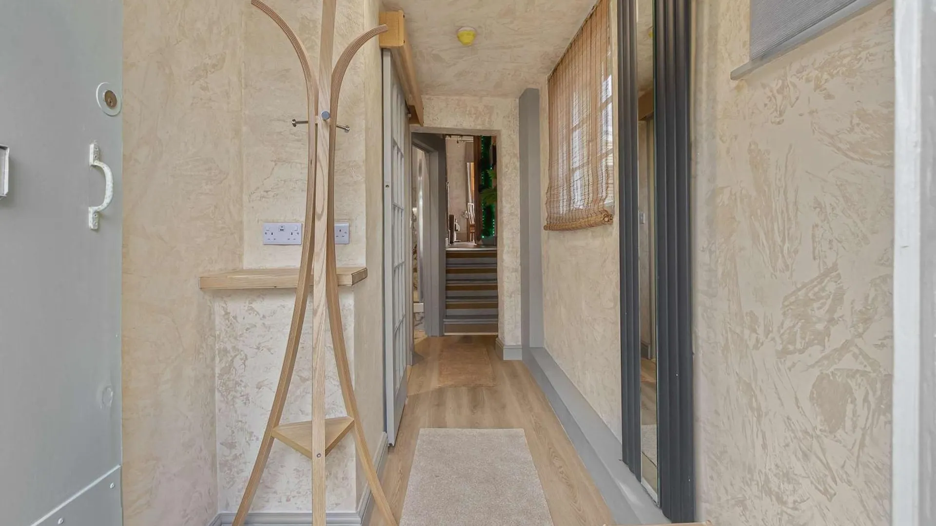 Quirky & Wonky Inn - 4 Bd Brighton Apartman