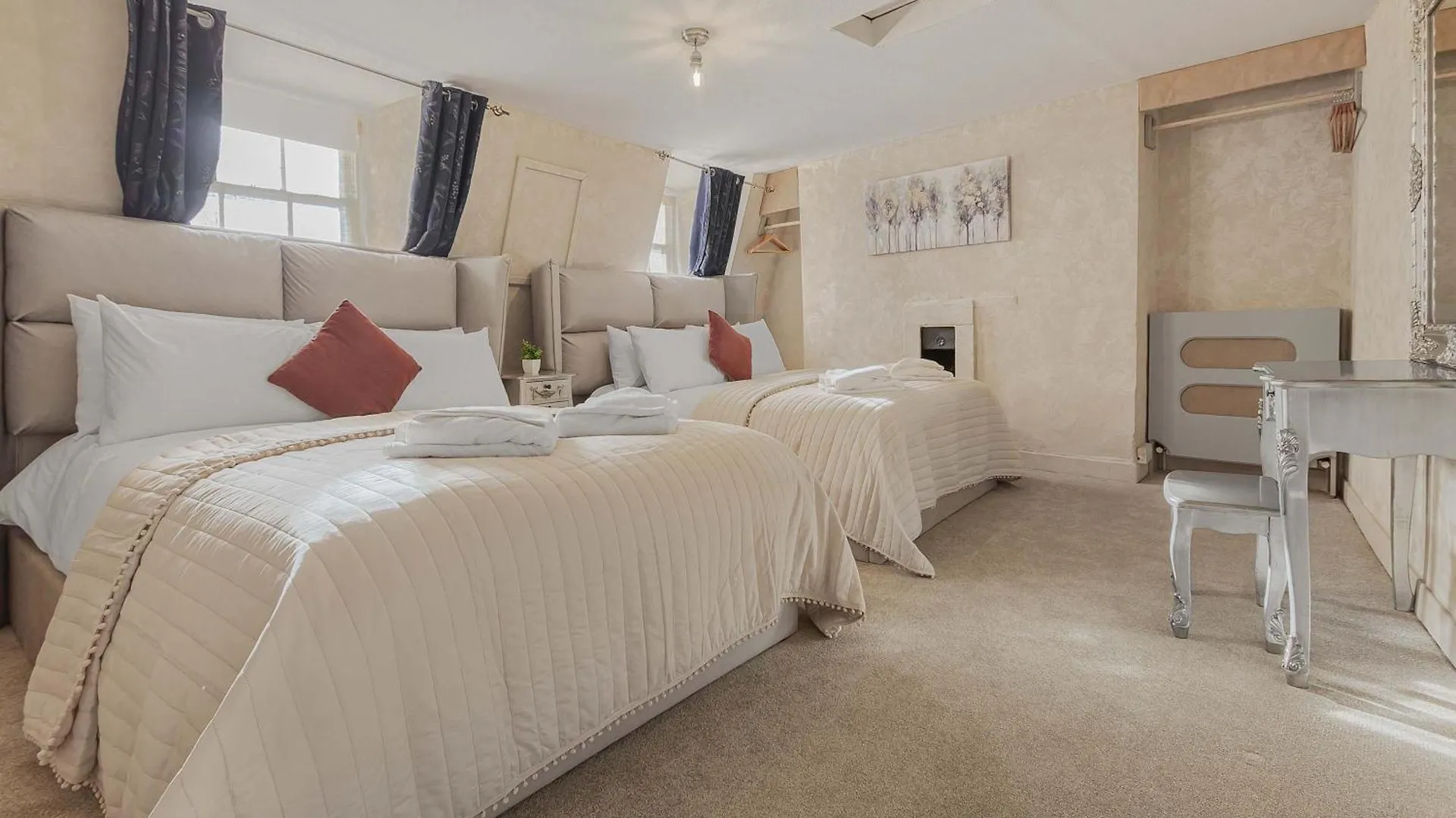 Quirky & Wonky Inn - 4 Bd Brighton Apartman