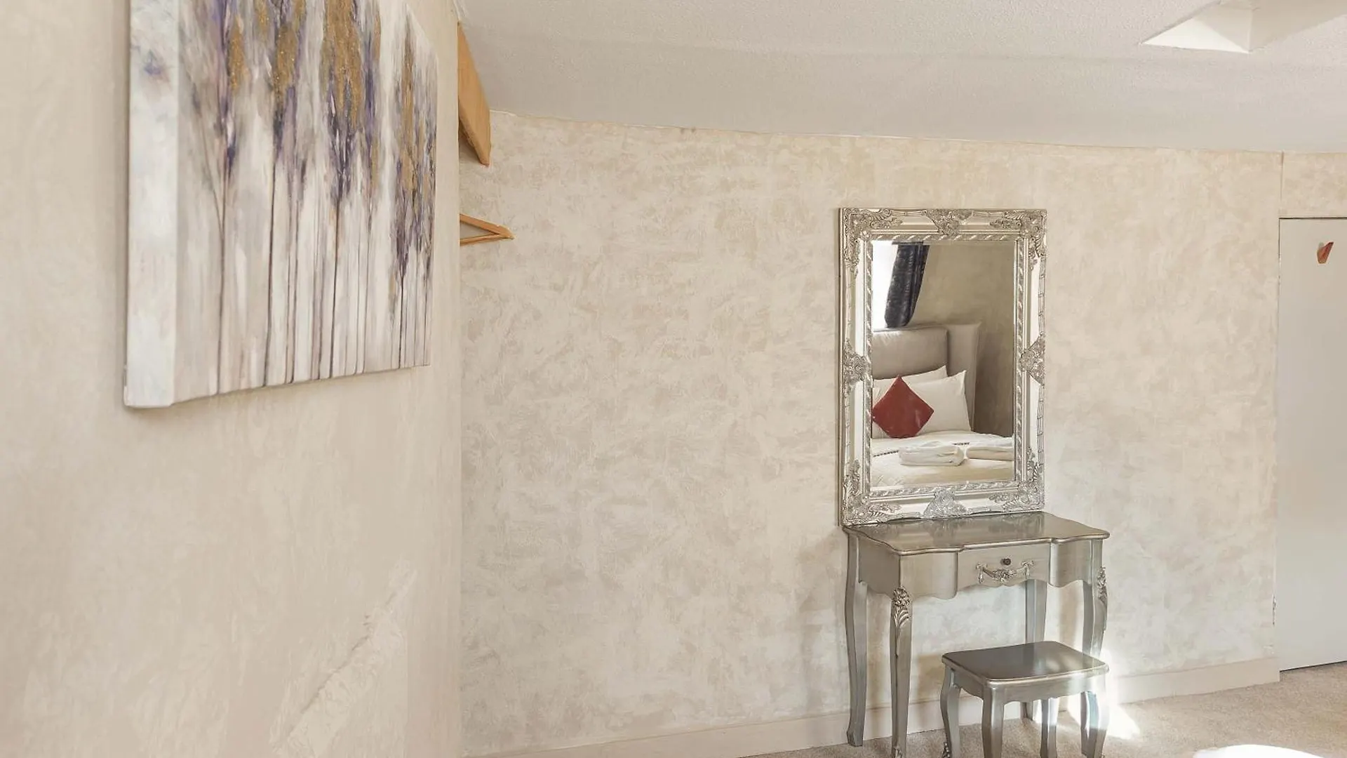 Quirky & Wonky Inn - 4 Bd Hove 0*,  Royaume-Uni
