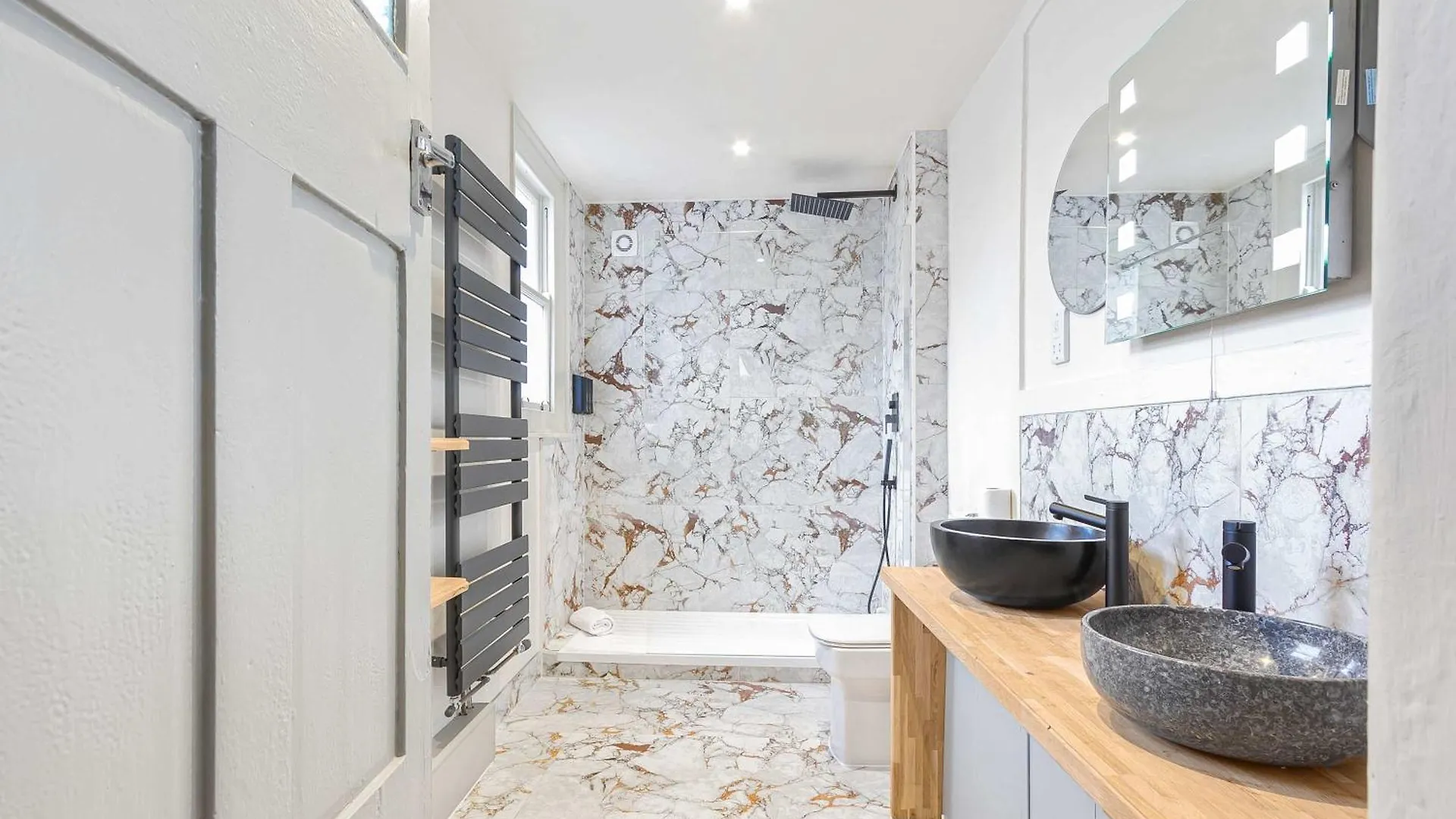 Quirky & Wonky Inn - 4 Bd Brighton